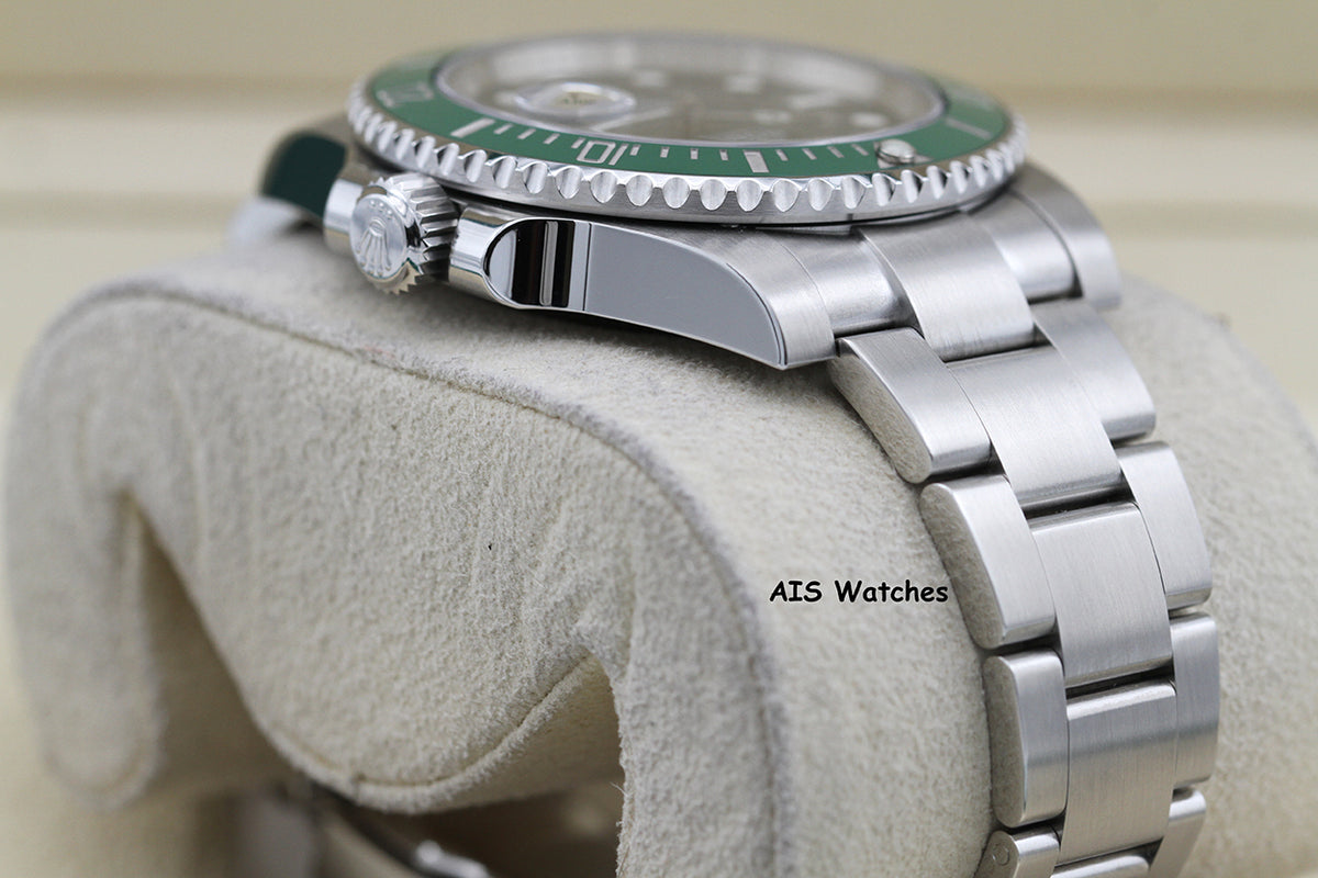 Rolex Submariner 116610LV HULK Green Dial and Ceramic Bezel 2016 Box & Paper