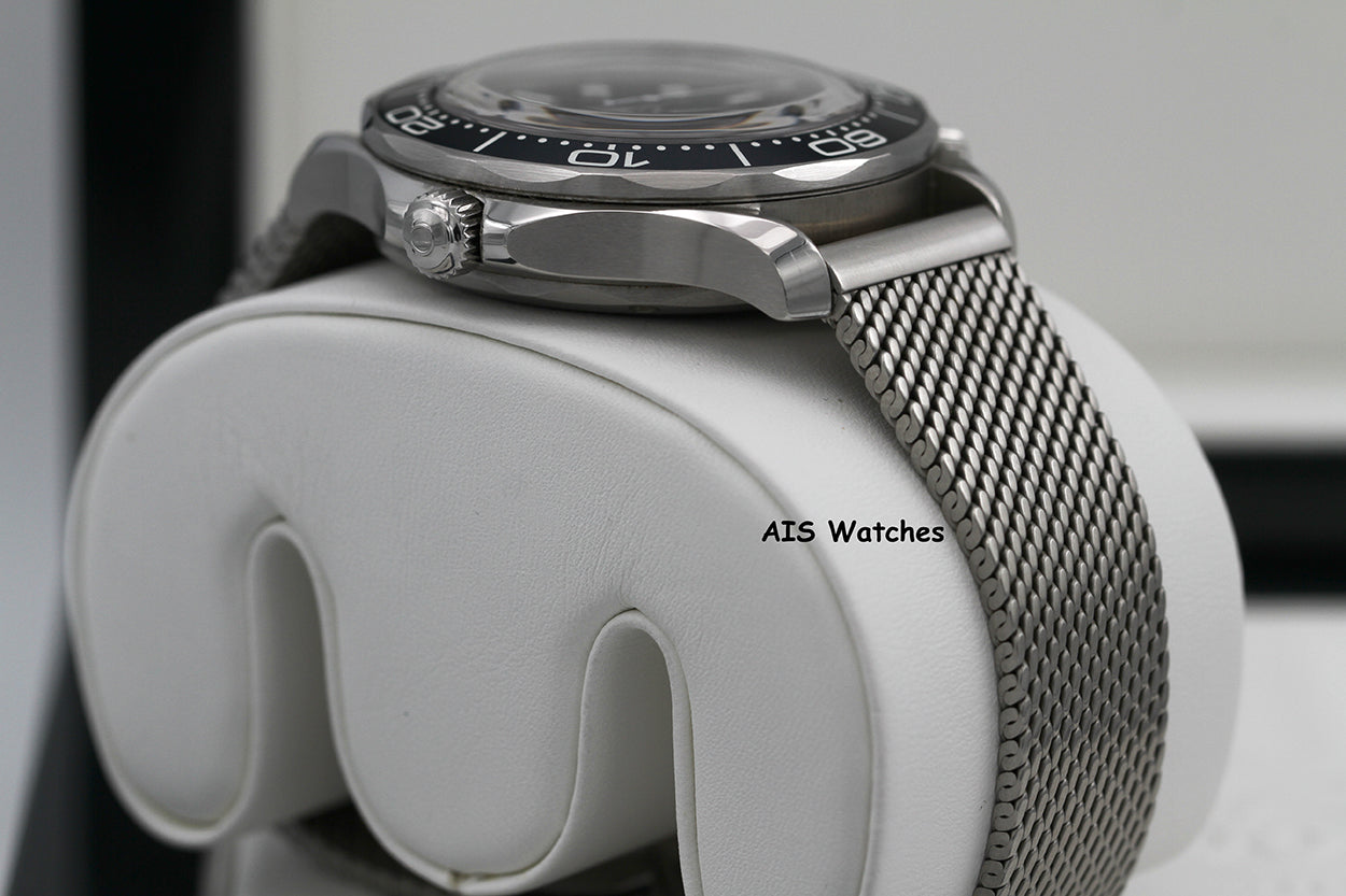 Omega Seamaster 300 Diver 007 James Bond 60th 210.30.42.20.03.002 42MM B&P